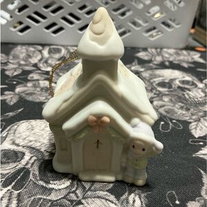 Precious Moments Sugar Town Chapel